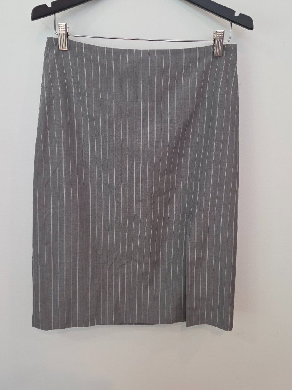Banana Republic Silk Gray Pinstripe Skirt Size 6